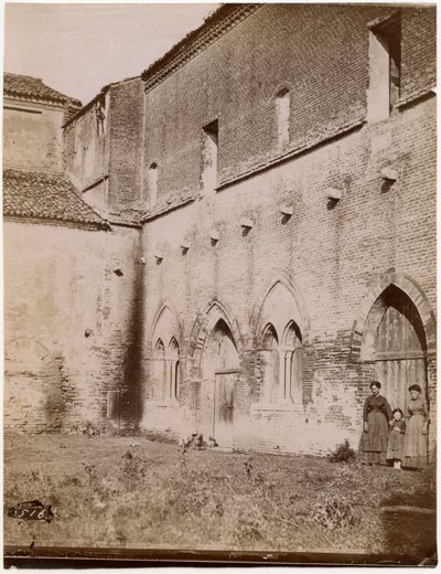Exterior da sala Capitular, abadia de Pomposa, Emilia-Romagna, Itália, fotografia de Luigi Ricci, Ravenna de Italian Photographer
