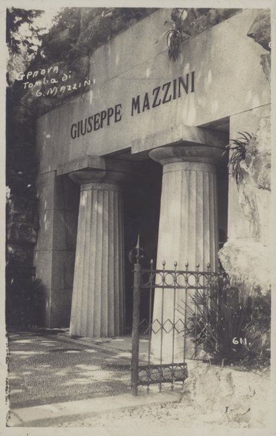 Génova, Túmulo de Giuseppe Mazzini (foto a p/b) de Italian Photographer