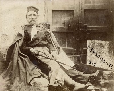 Giuseppe Garibaldi em Aspromonte, com lesão na perna em 1862 de Italian Photographer
