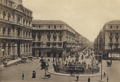 Nápoles: Piazza Della Borsa e Rettifilo Corso Umberto I (foto a p/b) de Italian Photographer