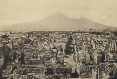 Nápoles: Pompéia, Panorama com Vesúvio (foto a p/b) de Italian Photographer