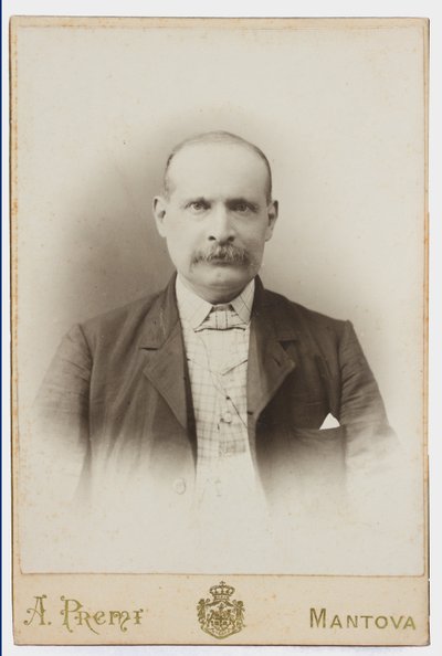 Foto em cartão postal retratando o pintor Albano Lugli de Italian Photographer