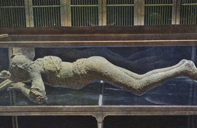 Gesso de gesso de um corpo de Pompeia (foto a cores) de Italian Photographer
