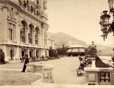 O terraço em frente ao mar perto do Casino de Montecarlo, em Monace de Italian Photographer