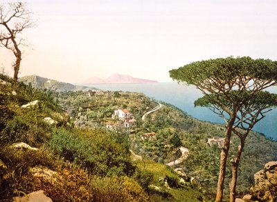 Vista do Vesúvio em toda a baía de Nápoles, 1890-1900 de Italian Photographer