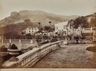 Moradia com jardim-terraço em Monte Carlo, no Principado do Mónaco de Italian Photographer