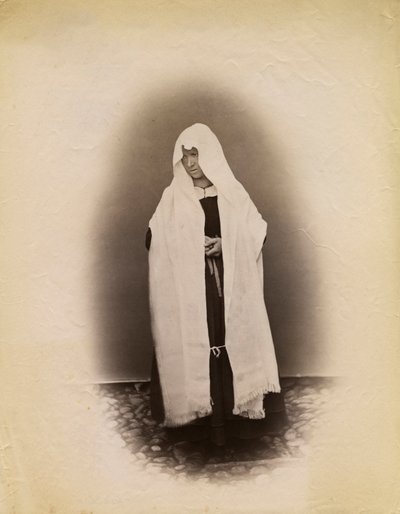 Mulher de tweeds viúva, Parre, Lombardia, Itália, fotografia de Premiata Fotografia Taramelli, Bergamo de Italian Photographer