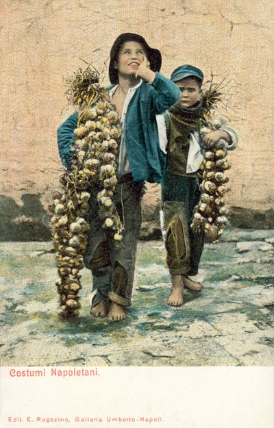 Jovens vendedores de alho, Nápoles de Italian Photographer