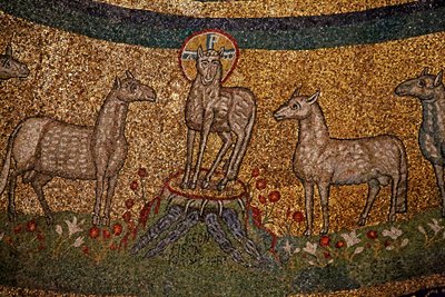Abside mosaico com Cristo como o Cordeiro Pascal e ovelhas (mosaico) de Italian School