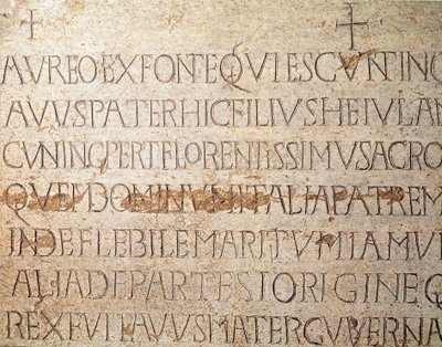 Arqueologia da Idade Média (Idade Média). Arte bárbara da Lombardia: pedra tumular do rei lombardo Cunipert, conhecido como o Pio (Cuniperto, 678-700). Arte lombarda. Pavia, Museu Cívico, Secção Arqueológica (Pavia, Musei Civici, Sezione Archeologia). de Italian School
