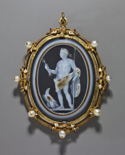 Camafeu retratando um imperador romano como Júpiter, Camafeu: romano, 41-54 DC, Moldura: italiano, final do século 16 (camafeu: sardônica; moldura: ouro, esmalte e pérolas) de Italian School