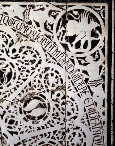 Detalhe do chão de mármore original do século XI-XIII de Italian School