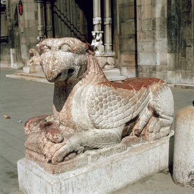 Griffin deitado em um plinto, meados do século 13 de Italian School