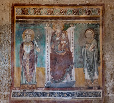 Madonna entronizada com os Santos Agostinho e Severo, Oratório do Crucifixo, último quarto do século XIII (fresco) de Italian School
