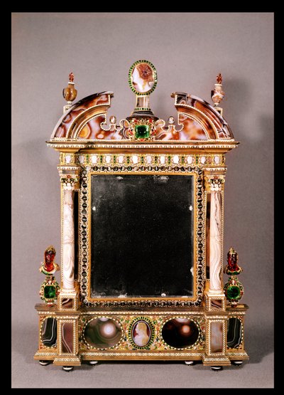 Espelho de Maria de Médicis (1573-1642) (cristal de rocha, esmalte, sardônica e ágata) de Italian School