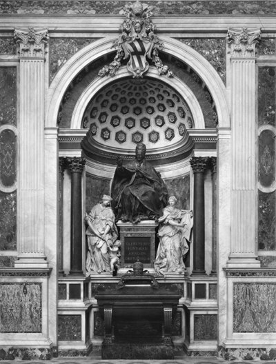 Monumento ao Papa Clemente XII (1652-1740) com urna de pórfiro e colunas, do Panteão (bronze, mármore, pórfiro) (foto a p-b) de Italian School