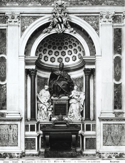 Monumento ao Papa Clemente XII (1652-1740) com urna de pórfiro e colunas do Panteão, entre Temperança (L.) e Prudência (R.) na Capela Corsini (bronze, mármore, pórfiro) (foto a p/b) de Italian School