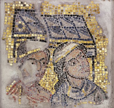 Painel em mosaico com duas cabeças e um edifício ao fundo, c.1213 (mosaico) de Italian School
