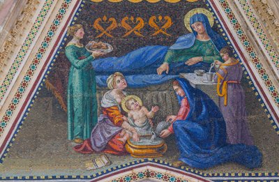 Natividade de Maria, mosaico, empena da entrada lateral, mosaico, fachada da Catedral de Orvieto, Úmbria, Itália de Italian School