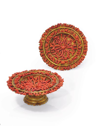 Par de xícaras pequenas, Trapani, final do século 17 ou início do século 18 (cobre dourado e coral) de Italian School