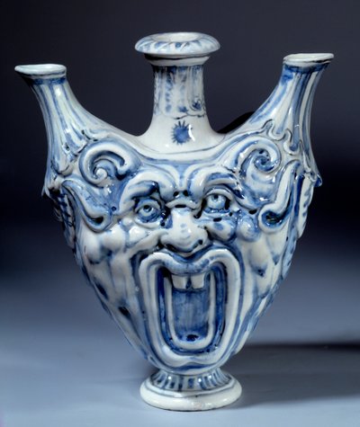 Garrafa de porcelana mole do século XVI, fabricada pela François II de Medicis (1544-1560) Sevres, fabrico de porcelana de Italian School
