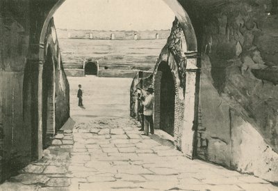 A principal entrada para o anfiteatro como é (gravura) de Italian School