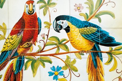 Painel de azulejos representando papagaios, produção Vietri sul Mare, Itália, século XX de Italian School