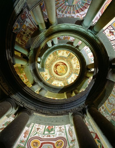 Vista da escada em espiral de pedra olhando para o teto, projetado por Jacopo Vignola (1505-73) e seus sucessores, 1557-83 de Italian School