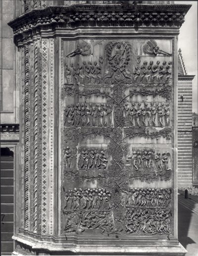 Cenas do Novo Testamento, painel de relevo da fachada de Italian School Italian School