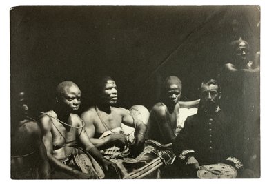 Chefes do capitão Gallwey e Edo, Benin, Nigéria, 1892 (impressão em prata de gelatina) de J. H. Swainson