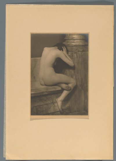 Retrato de Mies Rosenboom-Merkelbach como um nú sentado de Jacob Merkelbach