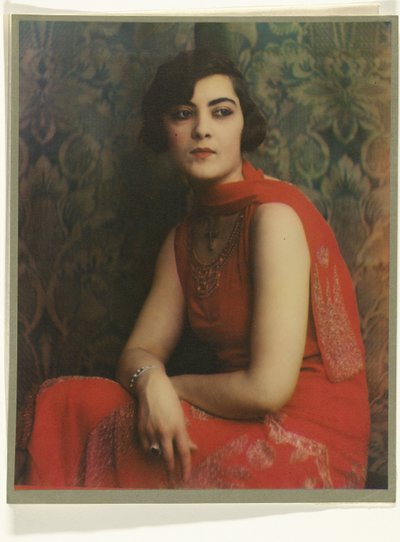 Retrato de uma mulher em um vestido vermelho de Jacob Merkelbach