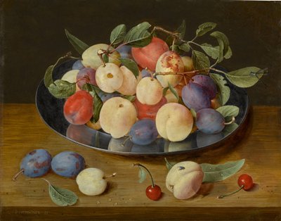 Natureza-morta de ameixas e pêssegos num prato de estanho, com ameixas, um pêssego e cerejas, tudo sobre uma mesa de Jacob van Hulsdonck