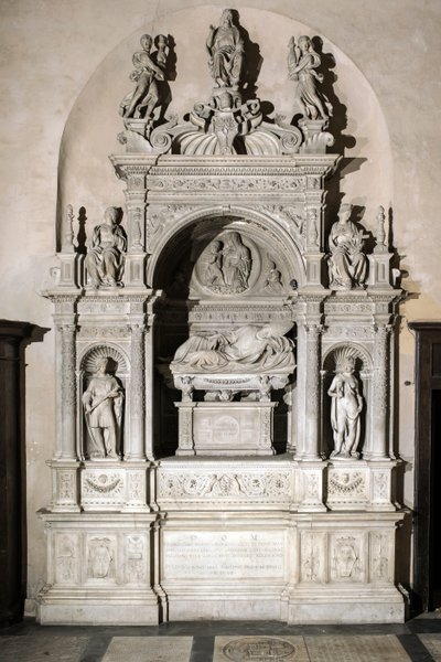Monumento funerário em homenagem ao Cardeal Girolamo Basso Della Rovere (escultura em mármore de Jacopo Sansovino