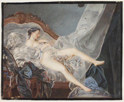 Uma garota nua, deitada de costas em um canapé entre grandes cortinas de Jacques Charlier