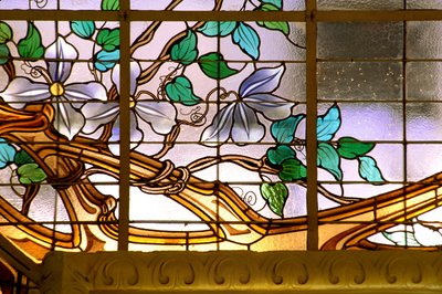 Nancy (departamento 54), Art Nouveau, "La verriere aux Clematites" (1901) - detalhe, Stained glass de Jacques Gruber (1870-1936), no Credit Lyonnais, rue St Georges de Jacques Gruber
