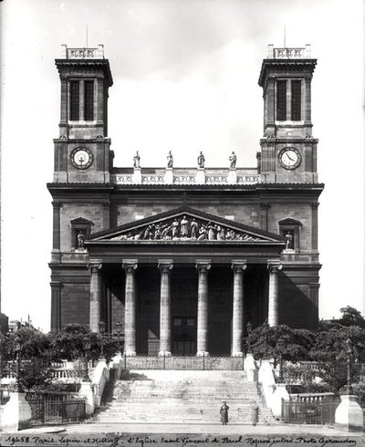 Fachada da Igreja de São Vicente de Paulo, construída entre 1824 e 1844 de Jacques Ignace Hittorff
