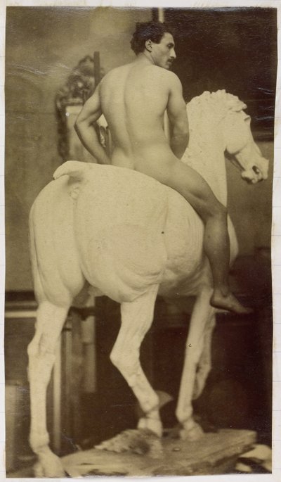 Estudo de um modelo nu masculino, sentado em um cavalo de gesso, no estúdio de Jacques de Lalaing, possível estudo preliminar para Retrato Equestre, Museu de Belas Artes de Ghent de Jacques Lalaing (attributed to)