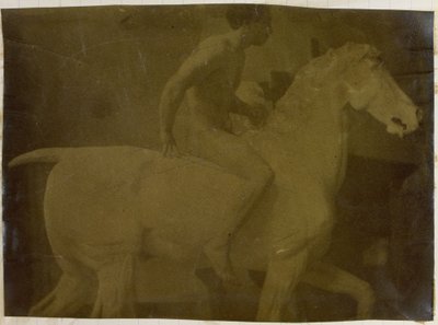 Estudo de um modelo nu masculino, sentado em um cavalo de gesso, no estúdio de Jacques de Lalaing, possível estudo preliminar para Retrato Equestre, Museu de Belas Artes de Ghent de Jacques Lalaing (attributed to)