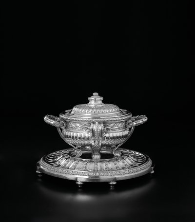 Terrina de sopa Luís XV, tampa e suporte do serviço Orloff, 1770 de Jacques-Nicolas Roettiers