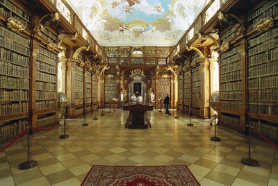 Vista da biblioteca da Abadia de Melk realizada em um projeto de Jakob Prandtauer (1660-1726). Início do século XVIII. Áustria de Jakob Prandtauer