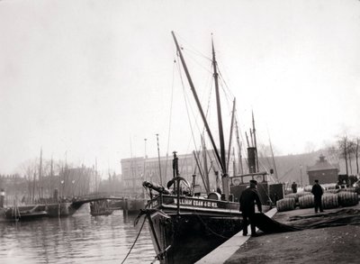 Barcos de canal, Roterdã, 1898. de James Batkin
