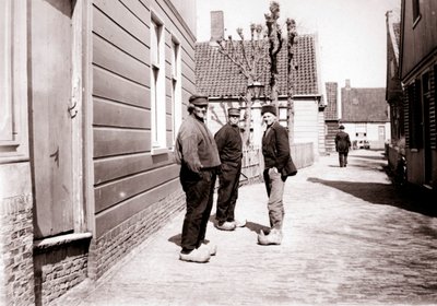 Homens em traje tradicional, Broek, Holanda, 1898. de James Batkin