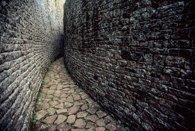 As ruínas do Grande Zimbabué foram construídas entre 1250 d.C. de James L Stanfield