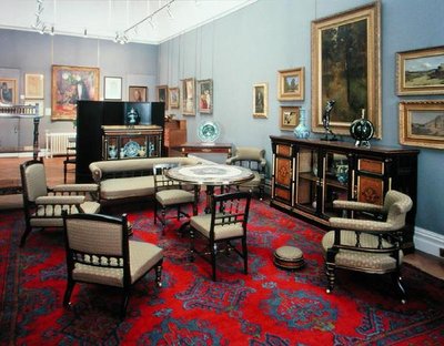Suíte composta por um armário, mesa de centro, sofá, par de cadeiras laterais, par de poltronas, cadeira de enfermagem, poltrona e mesa de carteado, 1880 (mogno) de James Lamb of Manchester
