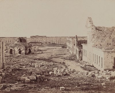 Pátio com edifício abobadado em ruínas de James Robertson