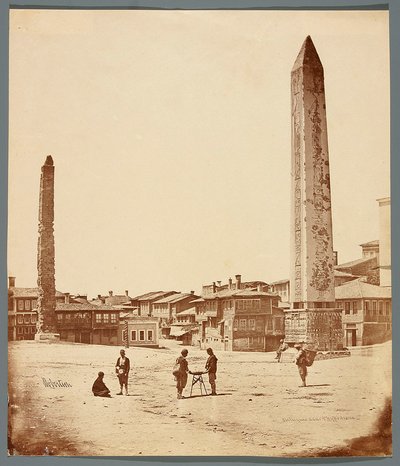 «Obeliscos no hipódromo» [Istambul. Hipódromo em frente da Mesquita Azul com dois obeliscos - em primeiro plano, o Obelisco de Teodósio] de James Robertson