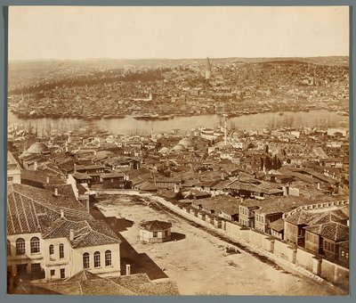 «Pera e Galata» [Istambul. Panorama da cidade - vista dos bairros de Pera e Galata] de James Robertson