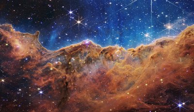Falésias Cósmicas na Nebulosa da Carina (Imagem NIRCam) de James Webb Space Telescope (NASA)