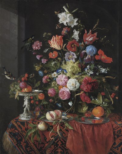 Flores em um vaso de vidro sobre uma mesa drapeada, com uma prata tazza, frutas, insetos e pássaros de Jan Davidsz de Heem